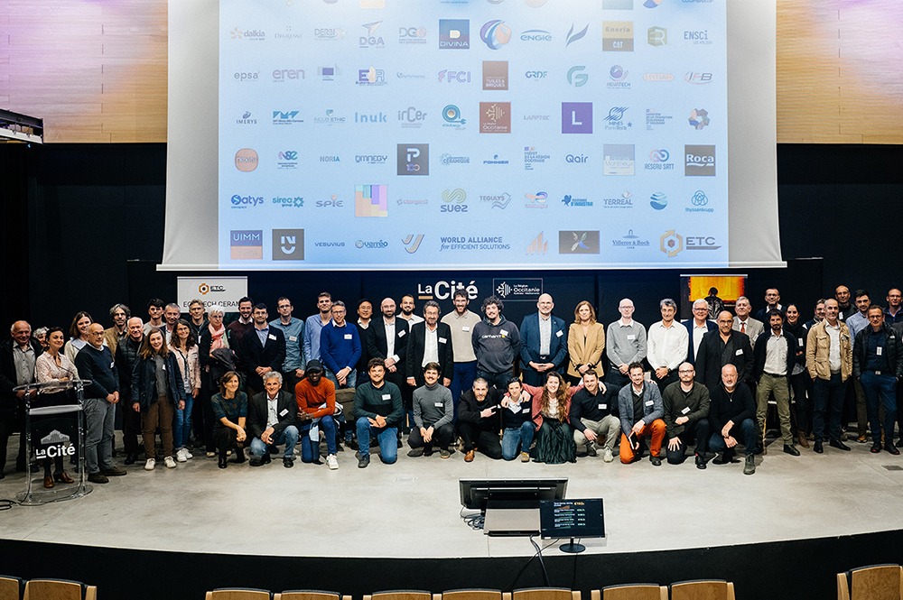 Photo de groupe des participants à l'occasion des 10 ans d'Eco-Tech Ceram